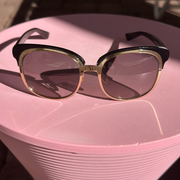GUCCI Oversized Black and Gold Metal Sunglasses